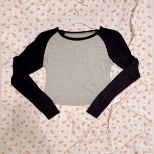 Gray and Black Women's Raglan Top